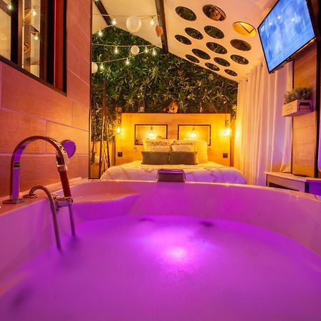 Love Room Romantique Les Petits Plaisirs Angers Exterior foto